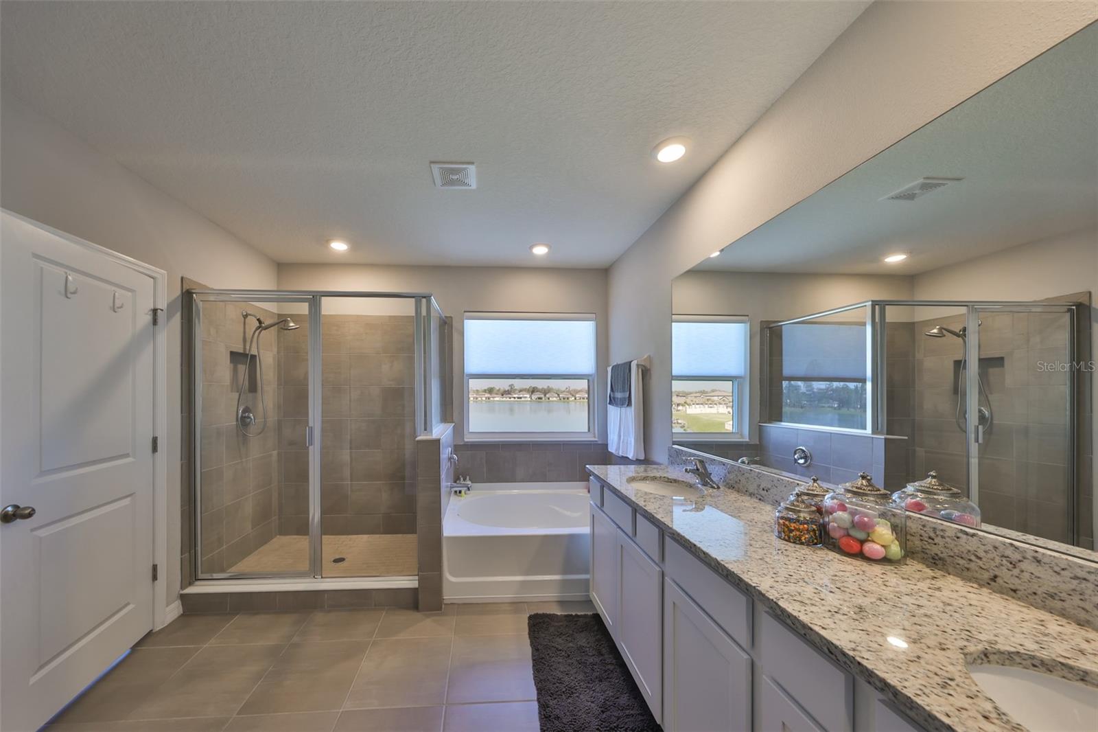 1407 TROPICAL OASIS AVE