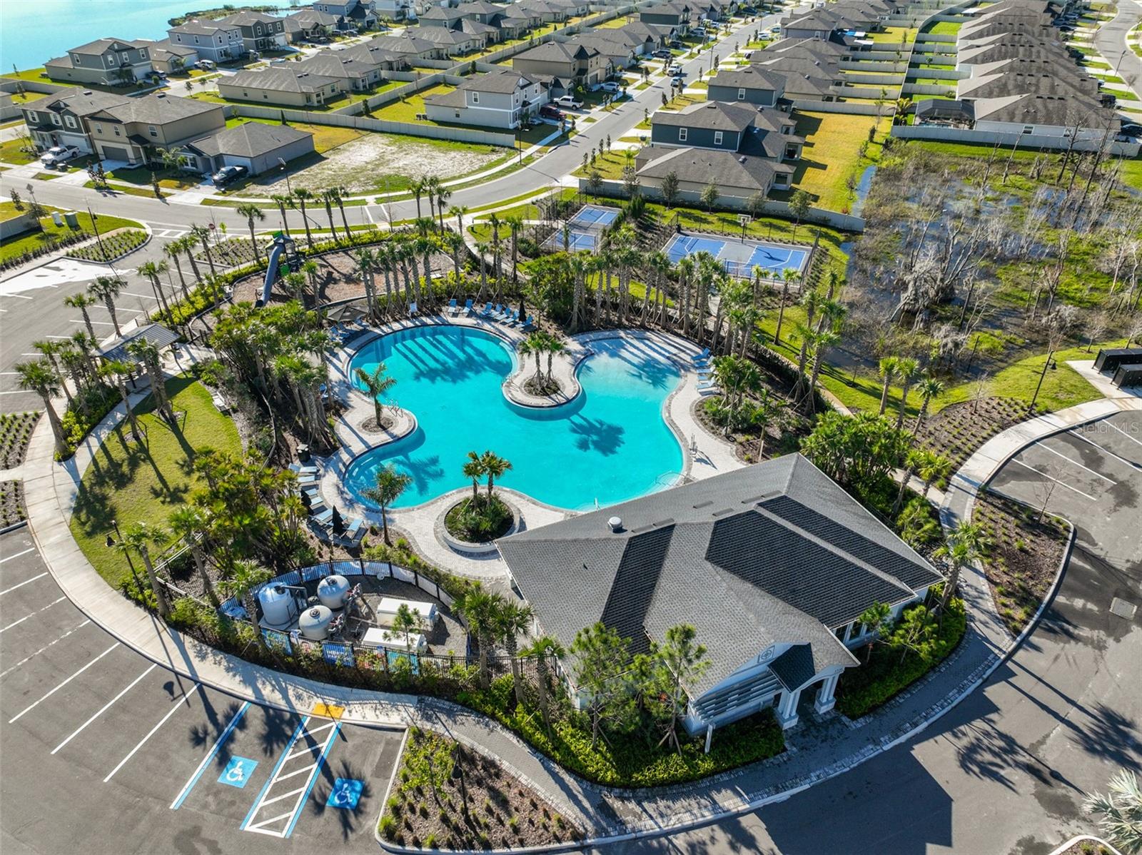 1407 TROPICAL OASIS AVE