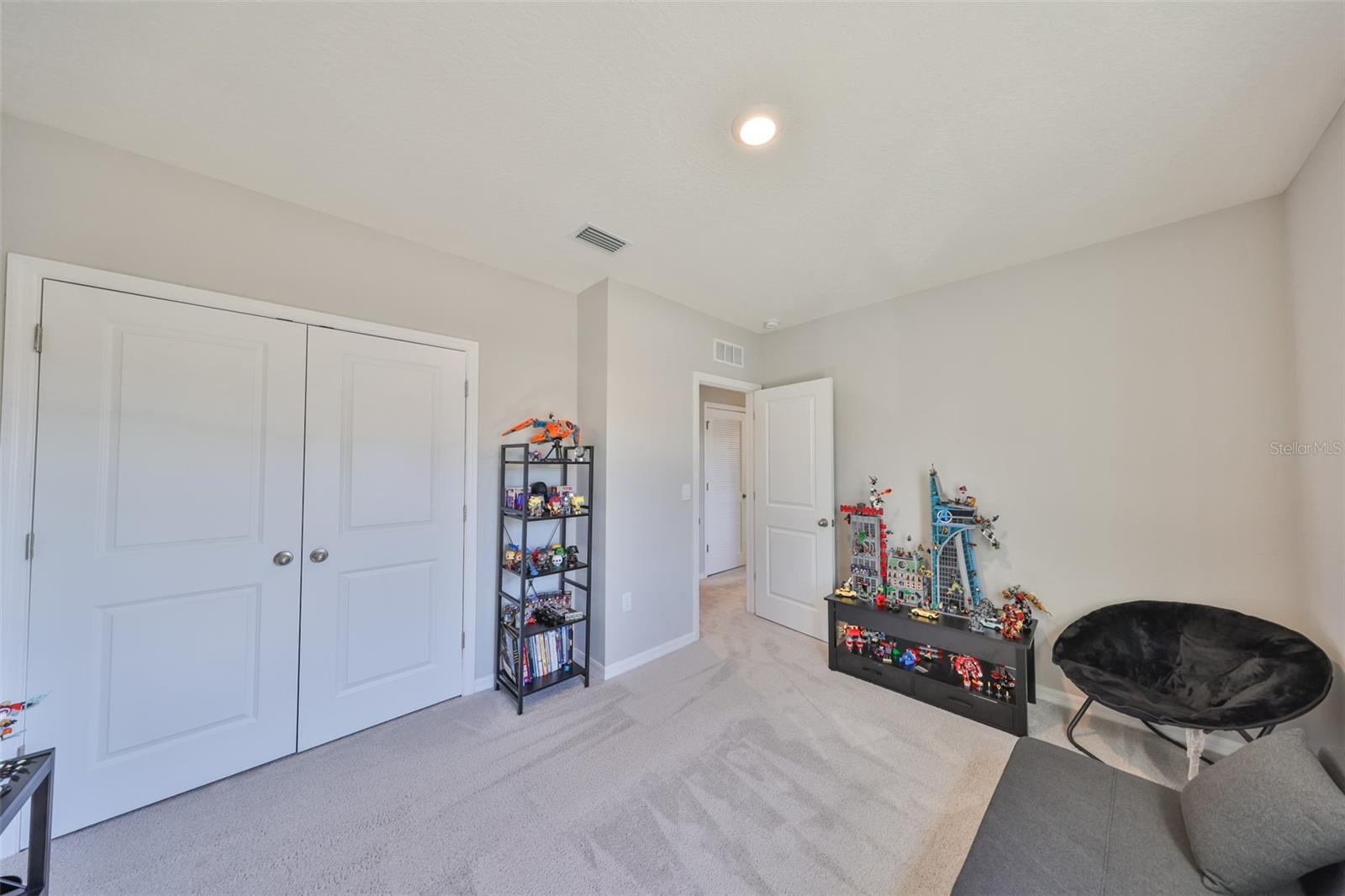 1407 TROPICAL OASIS AVE