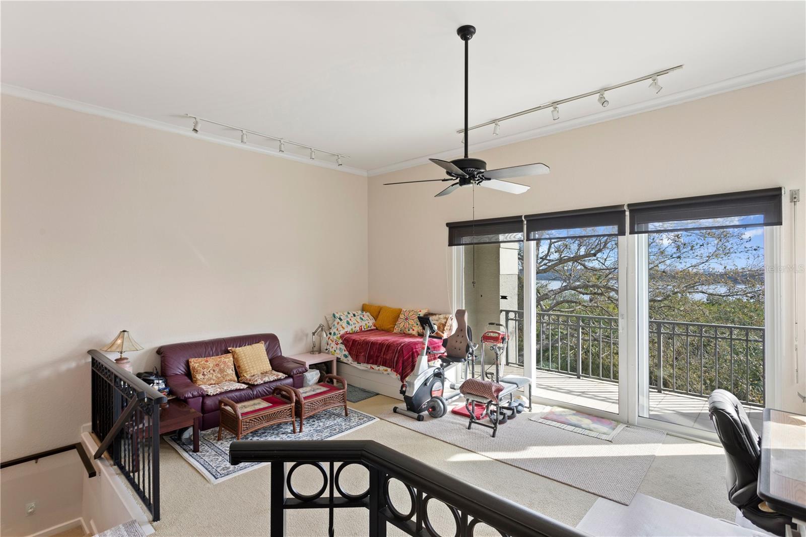 732 CORAL REEF DR #732