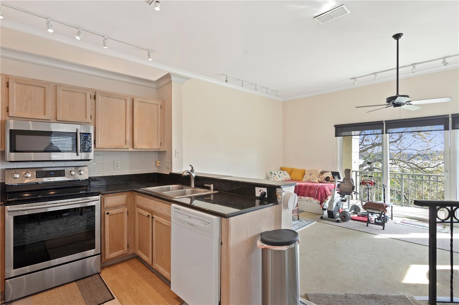 732 CORAL REEF DR #732