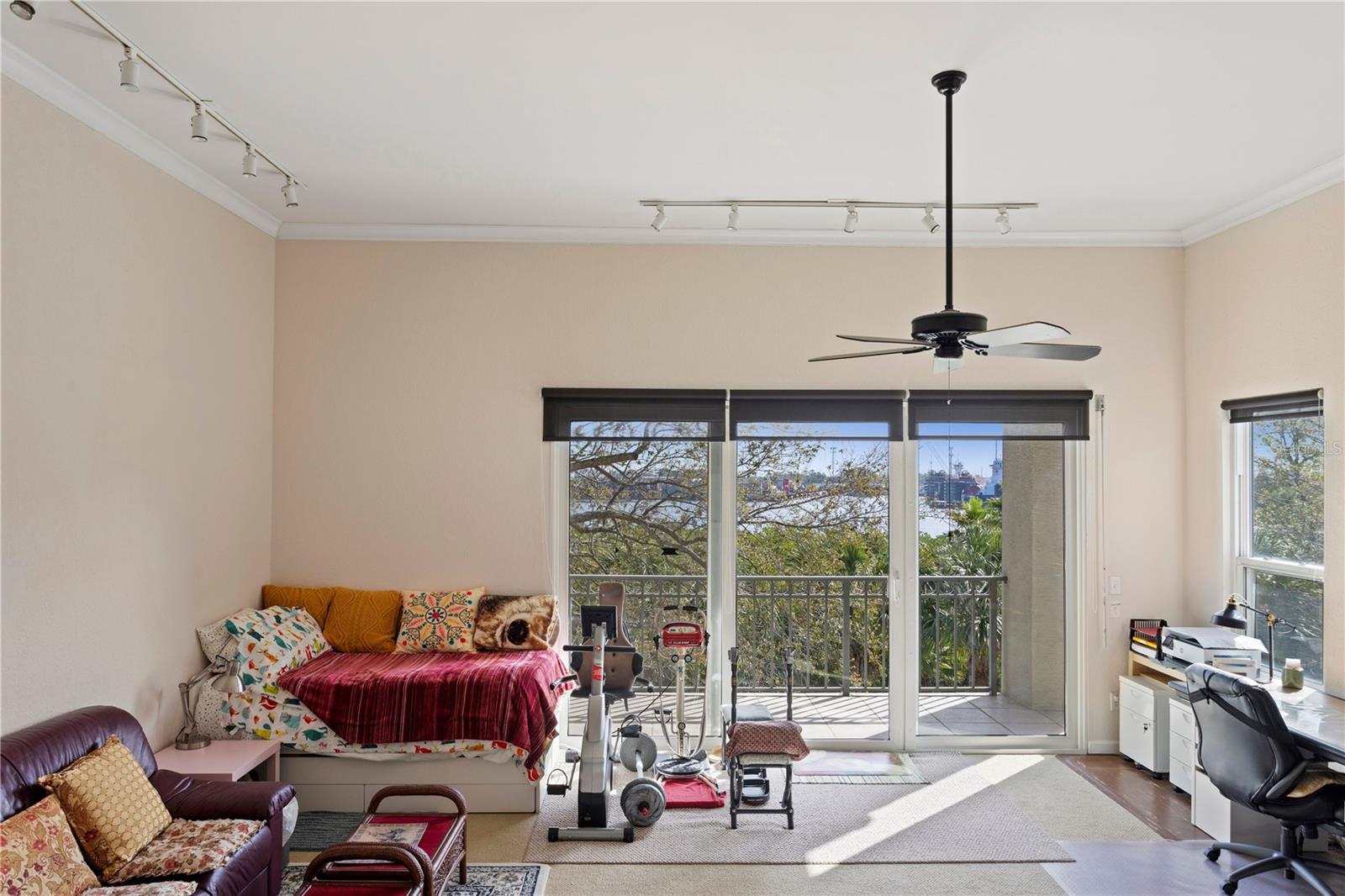 732 CORAL REEF DR #732