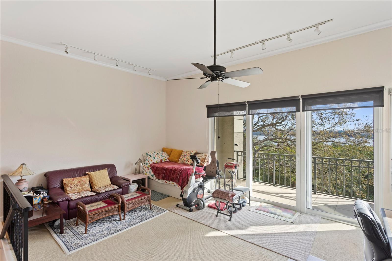 732 CORAL REEF DR #732