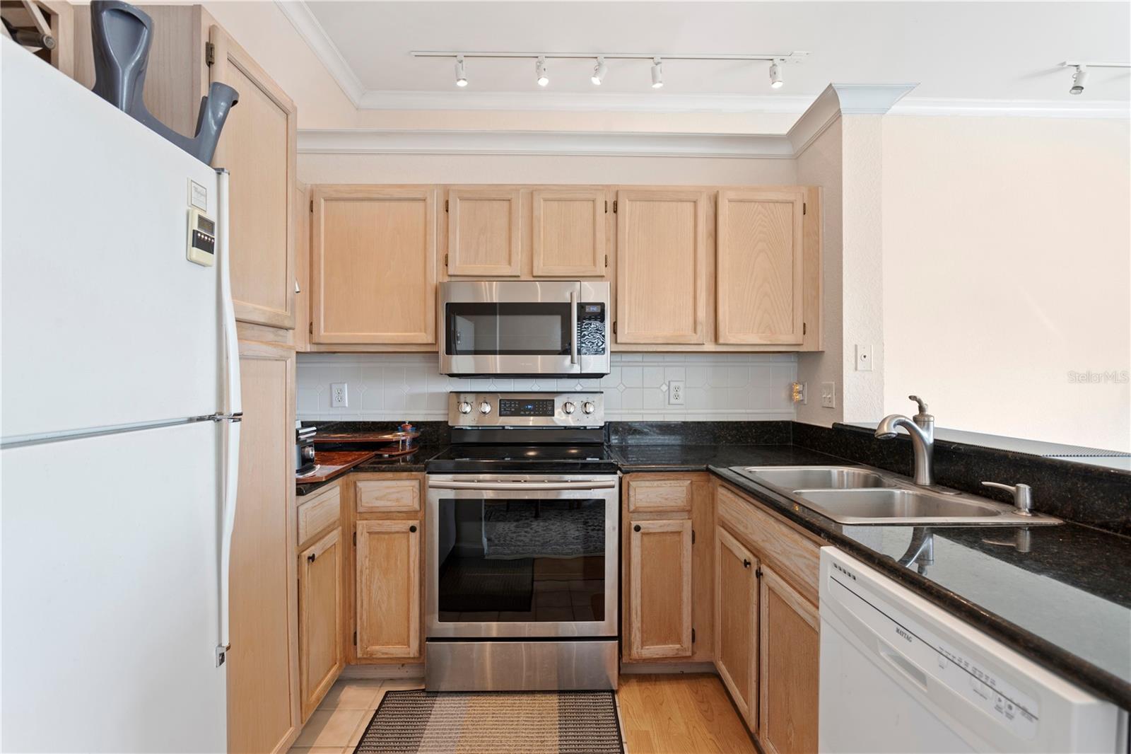 732 CORAL REEF DR #732