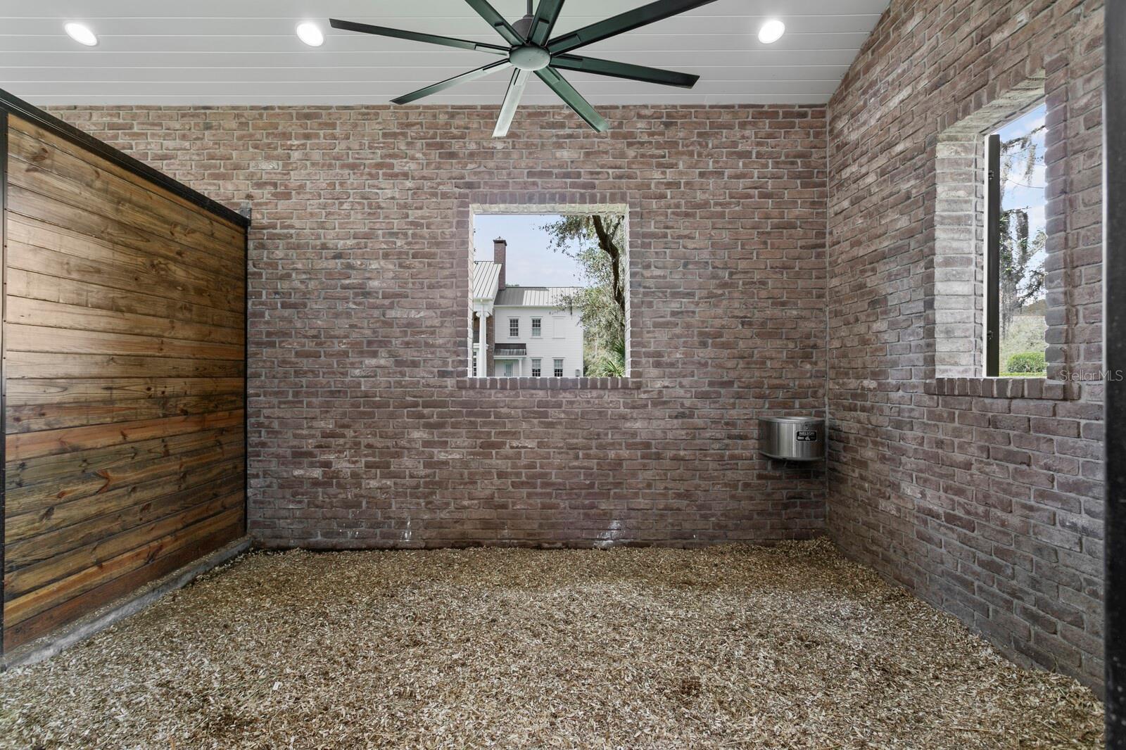 10101 TARPON SPRINGS RD