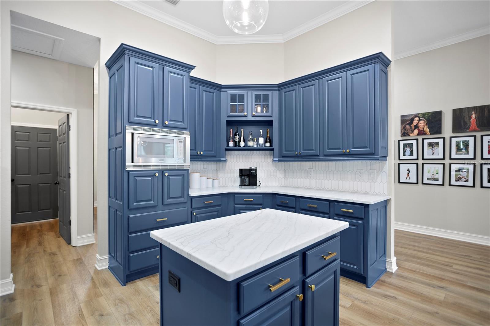 122 FALLING WATER DR