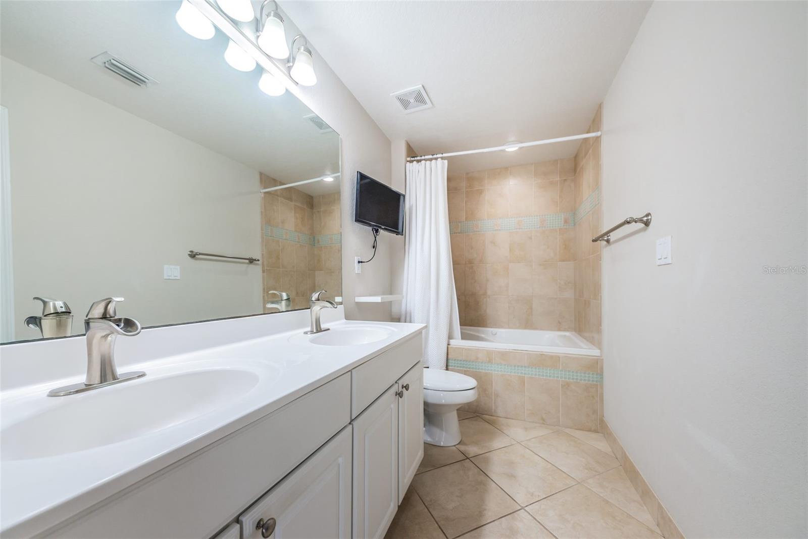 5215 BEACH BREEZE CT #5215