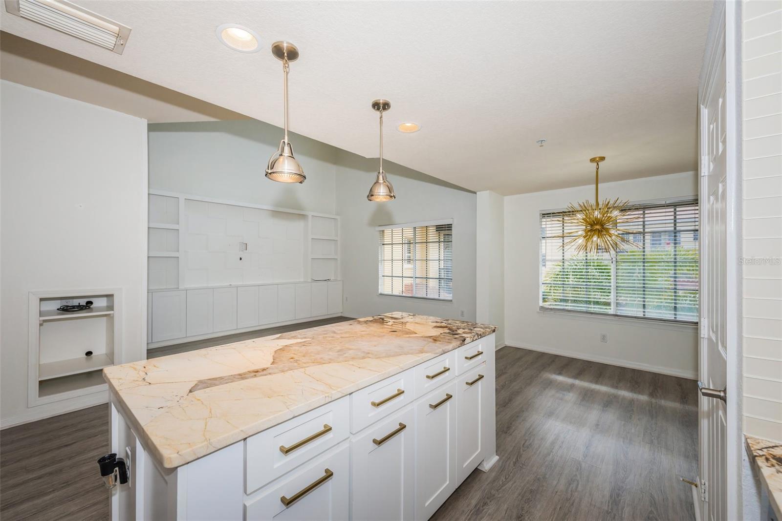 5215 BEACH BREEZE CT #5215