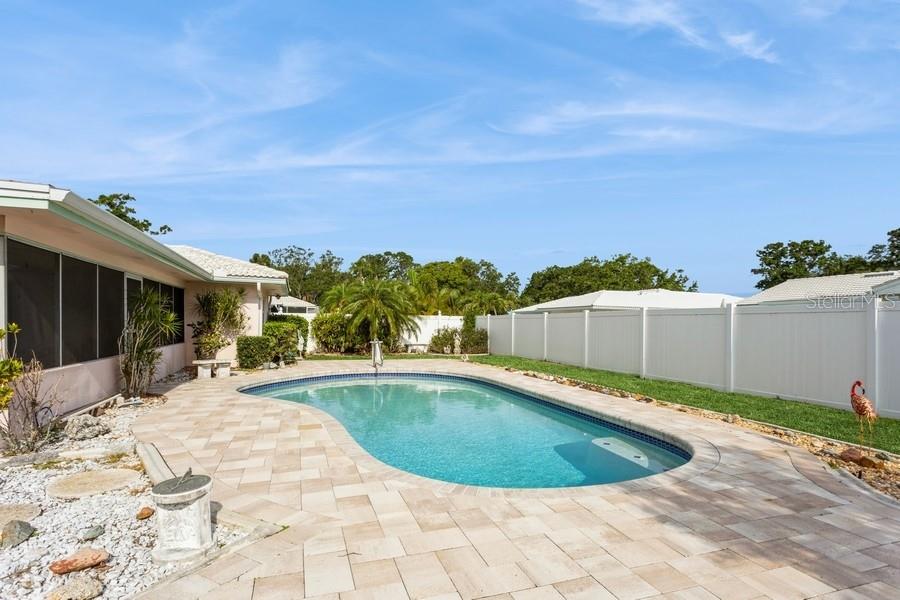 2146 WATERSIDE DR