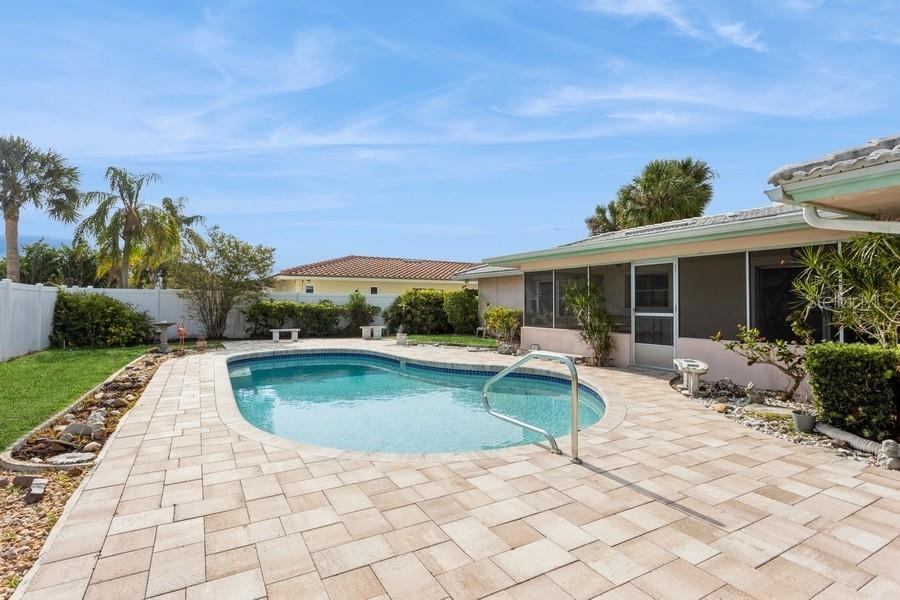 2146 WATERSIDE DR