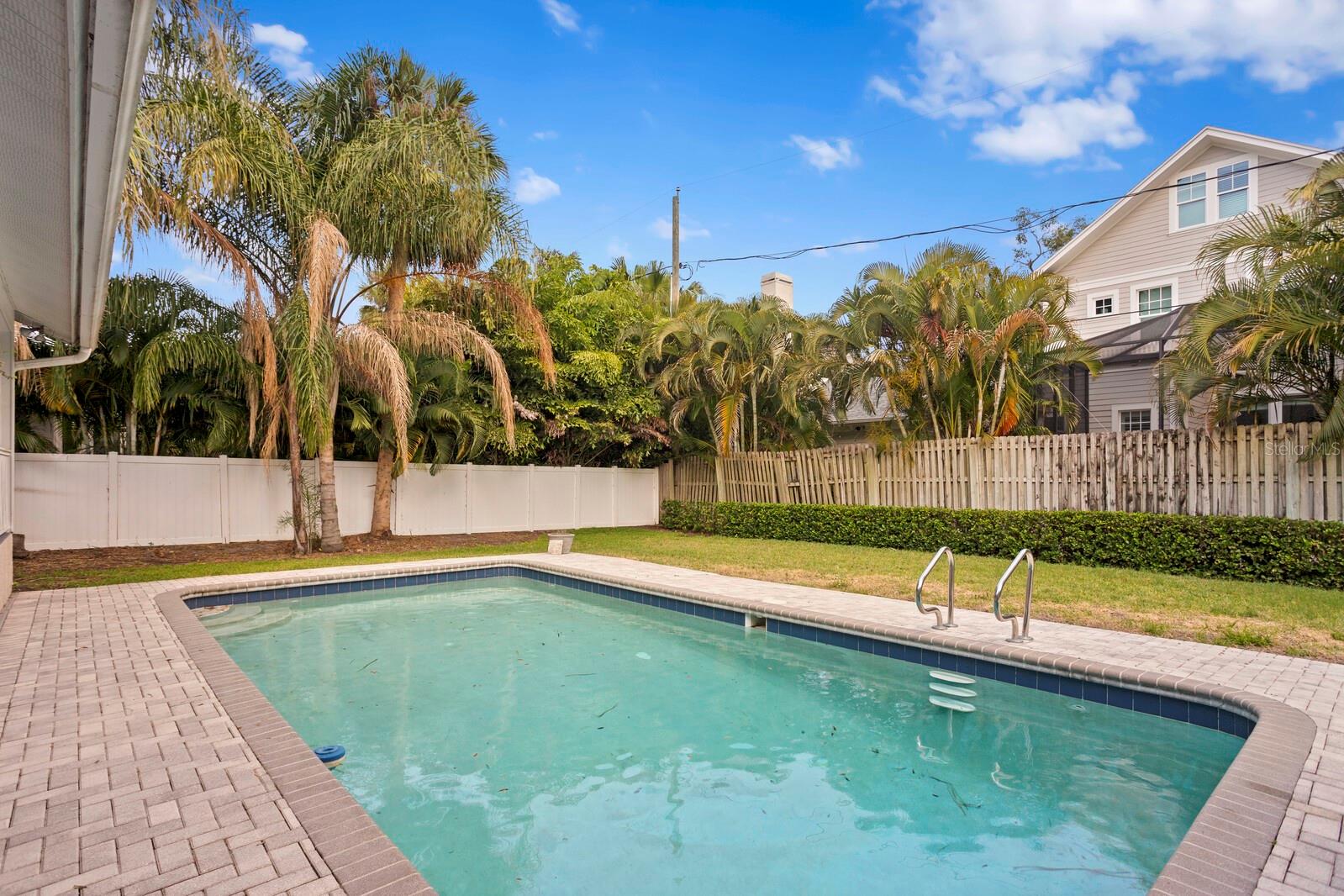 4311 W BEACH PARK DR