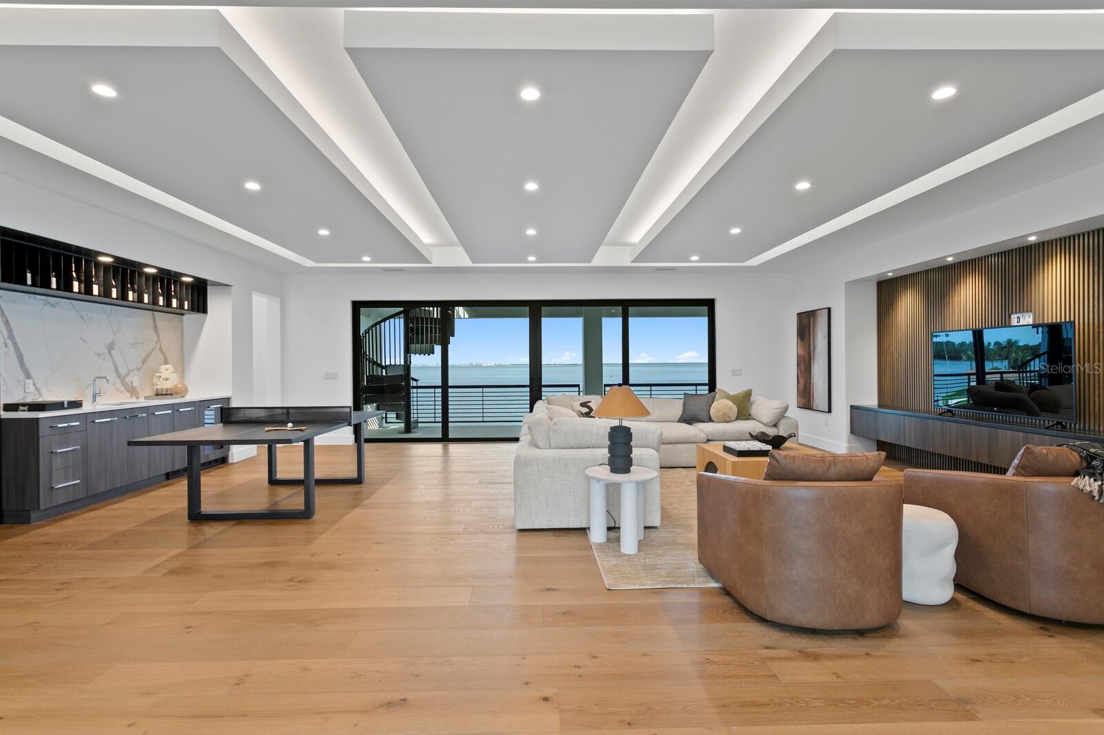 2087 MICHIGAN AVE NE