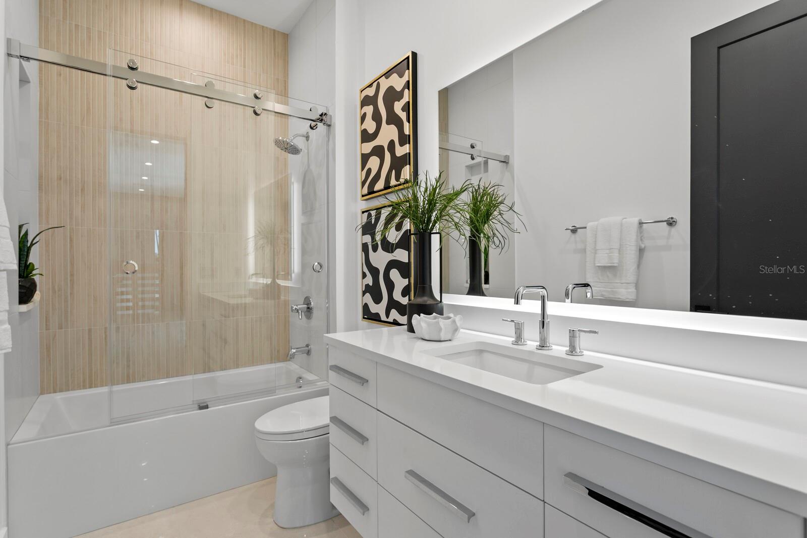 2087 MICHIGAN AVE NE