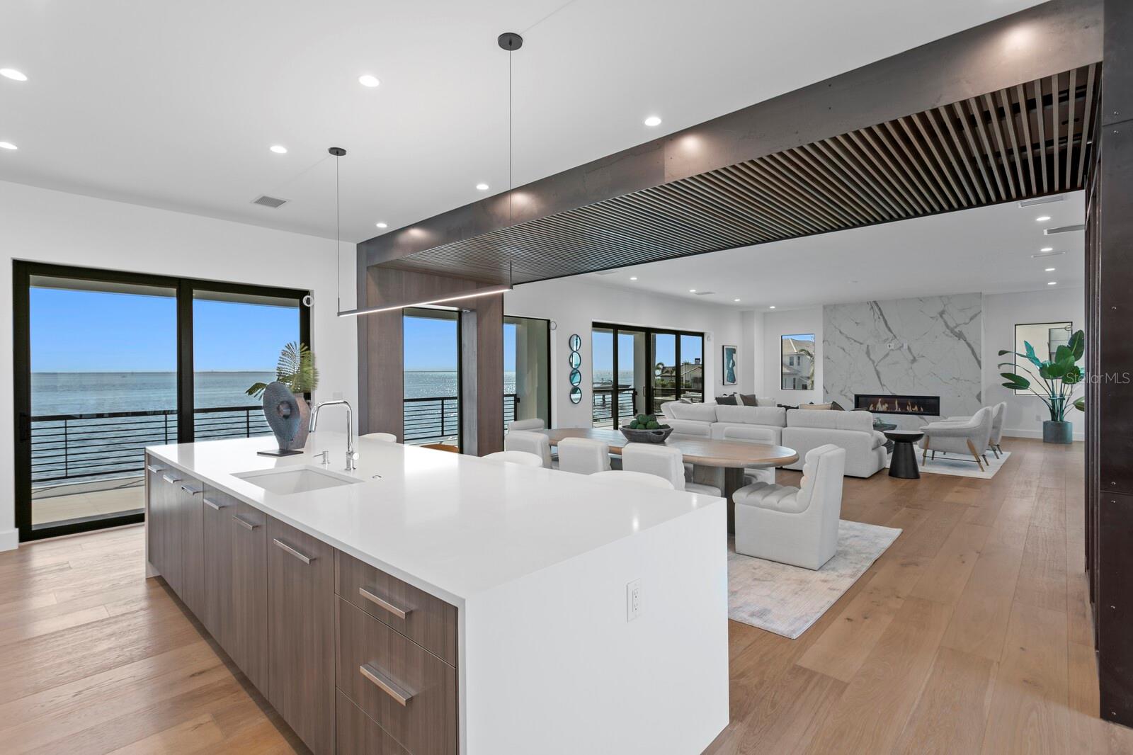 2087 MICHIGAN AVE NE