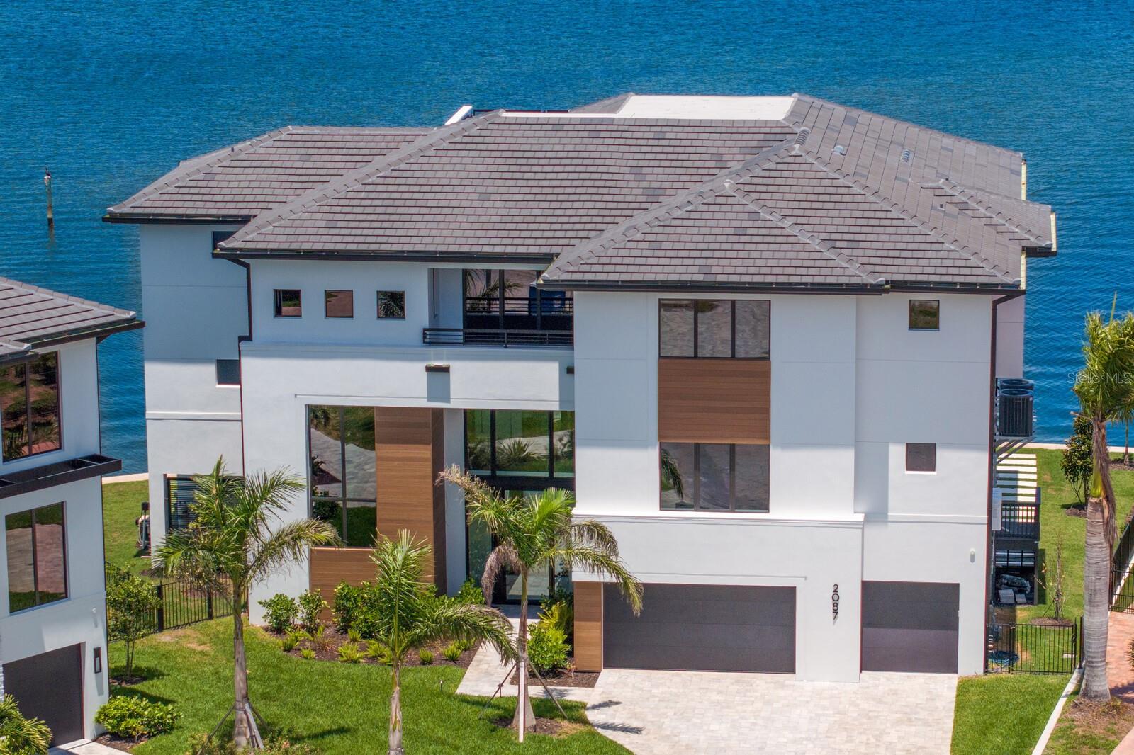 2087 MICHIGAN AVE NE