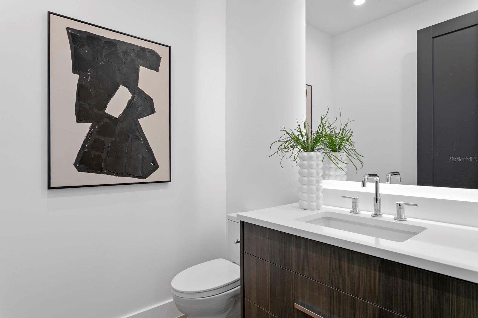 2087 MICHIGAN AVE NE