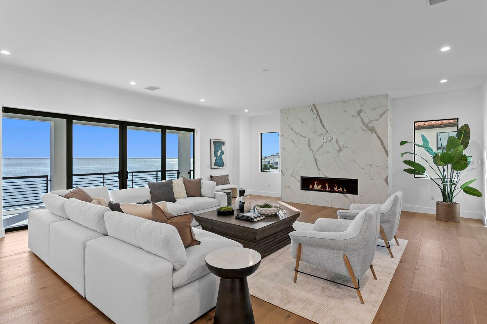 2087 MICHIGAN AVE NE