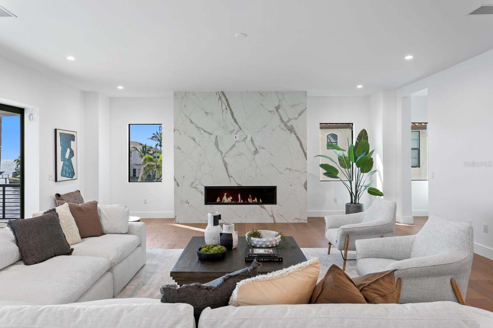 2087 MICHIGAN AVE NE