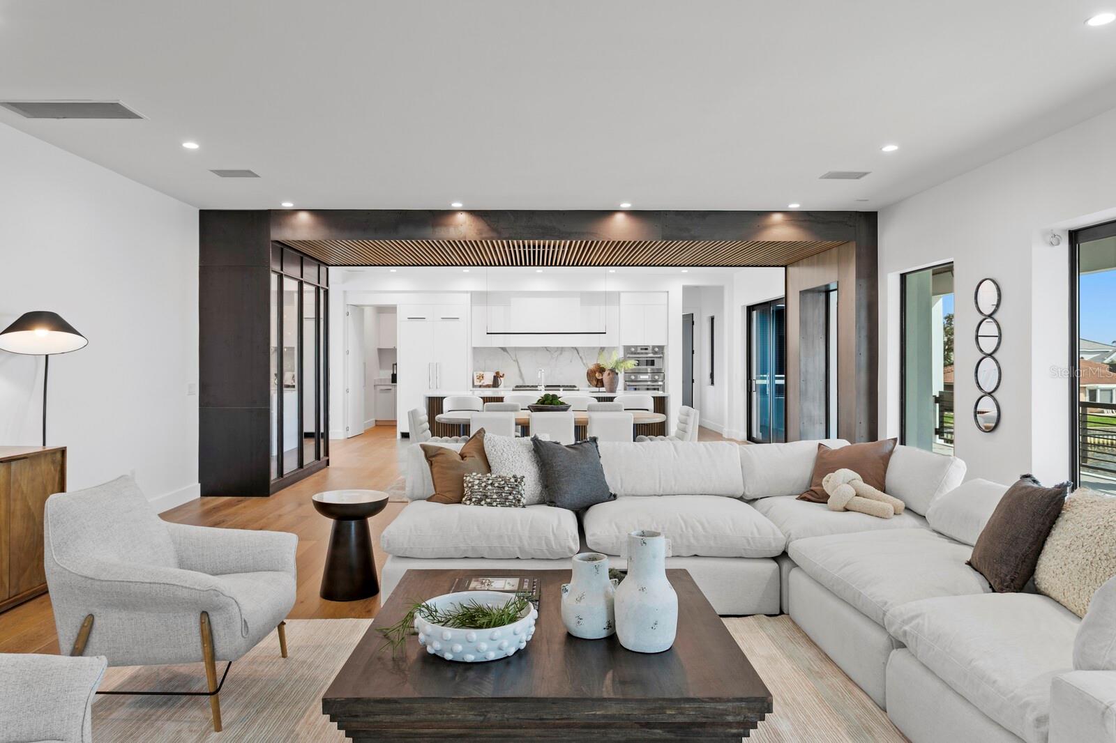 2087 MICHIGAN AVE NE