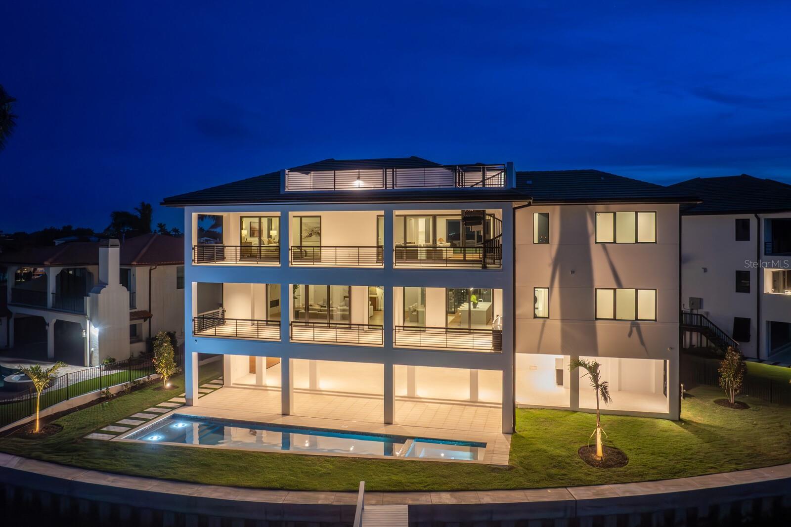 2087 MICHIGAN AVE NE