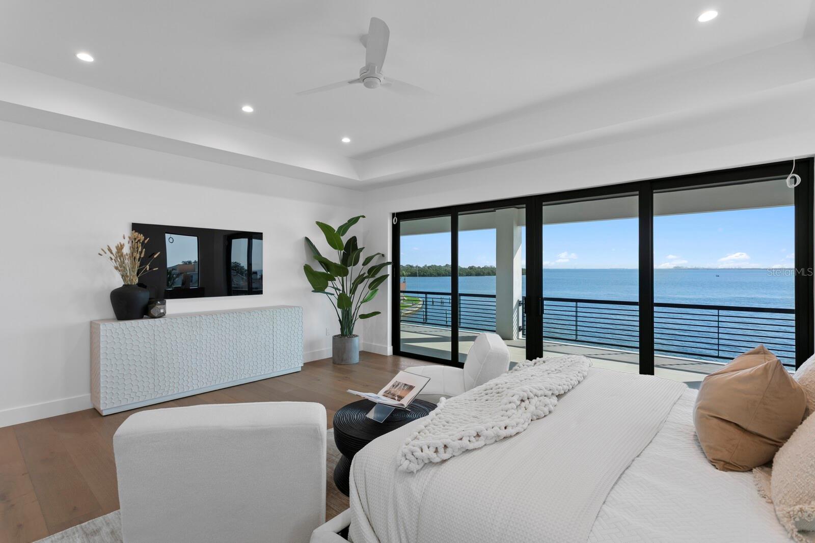 2087 MICHIGAN AVE NE