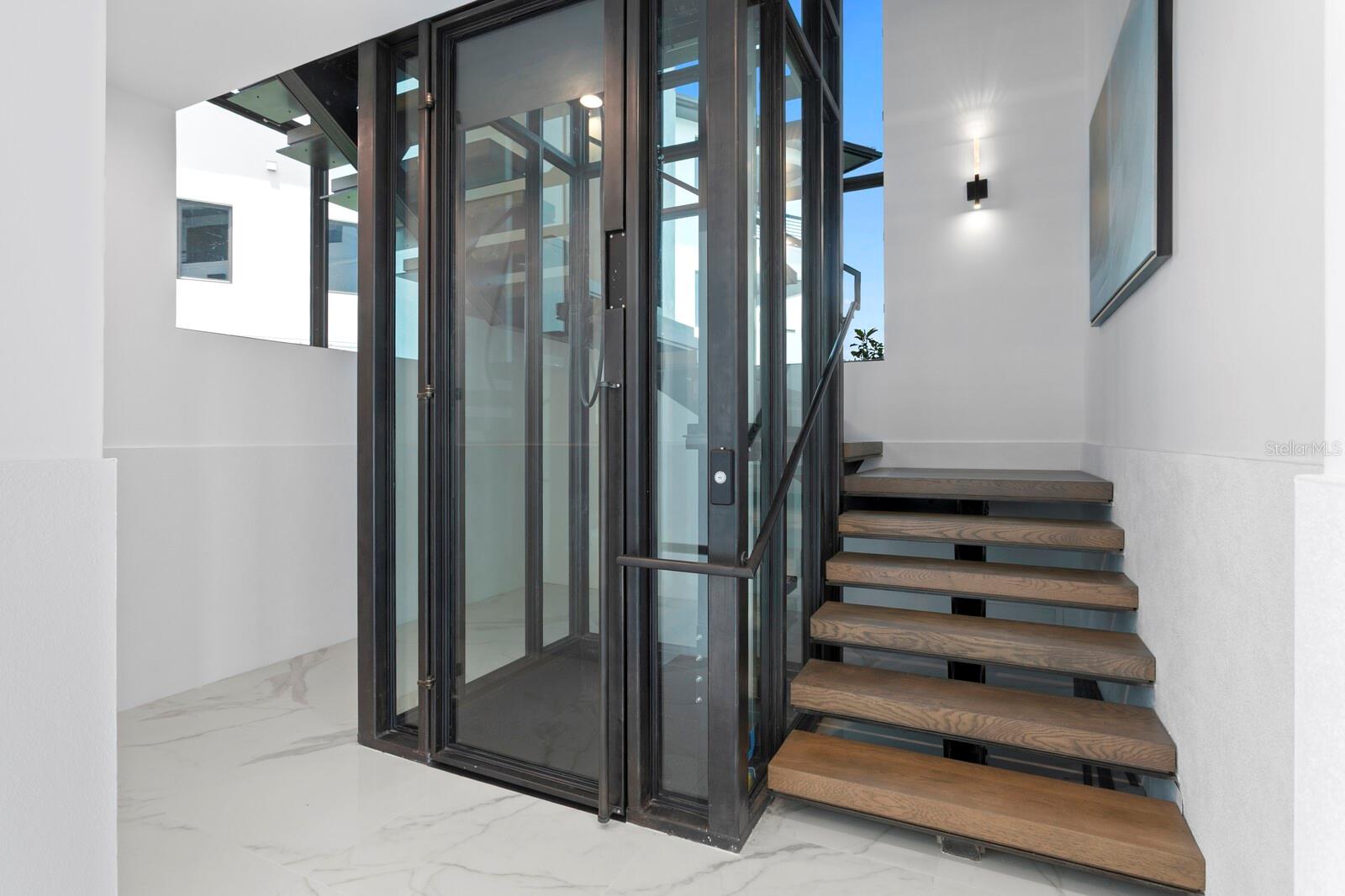 2087 MICHIGAN AVE NE