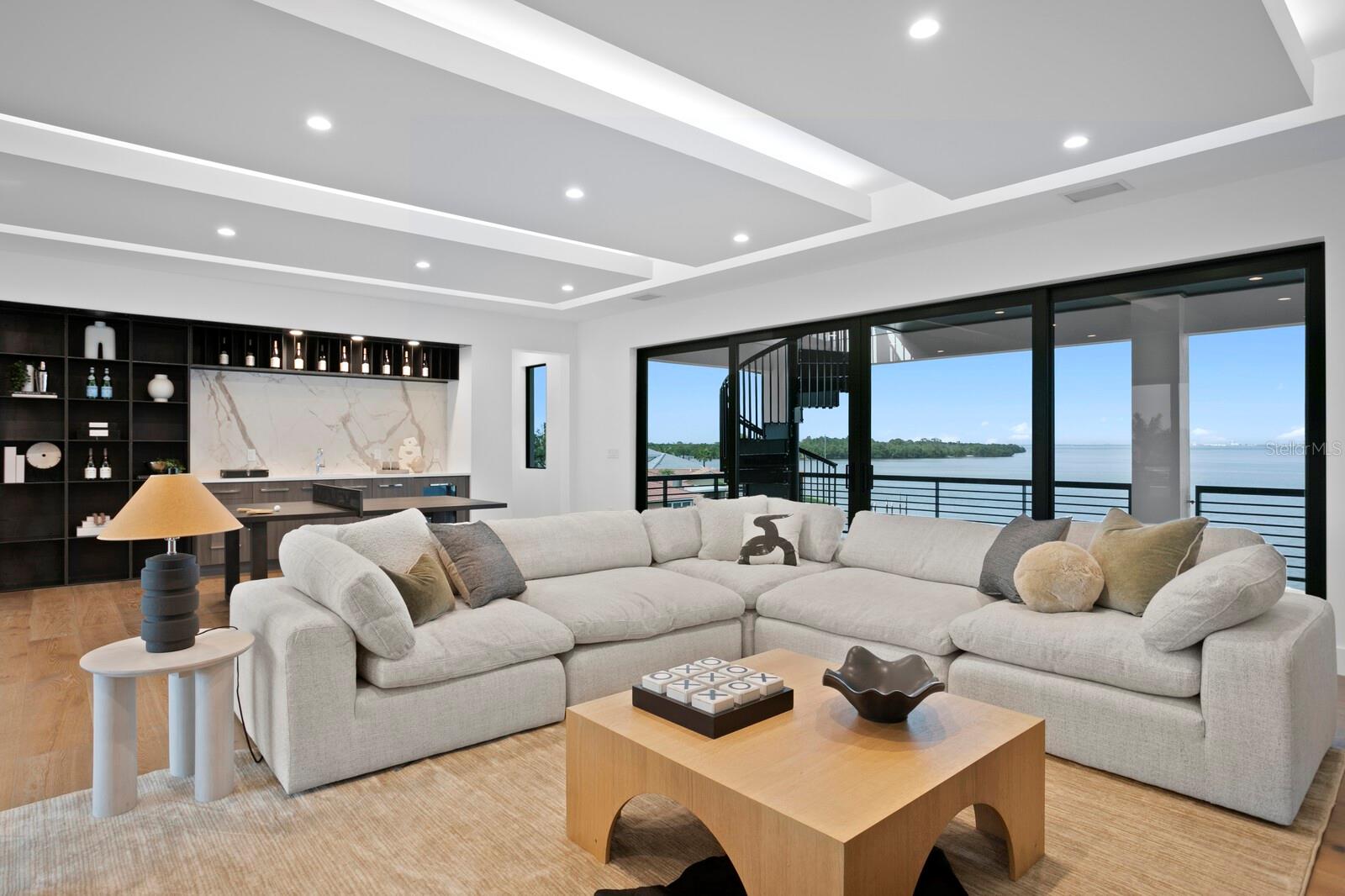 2087 MICHIGAN AVE NE