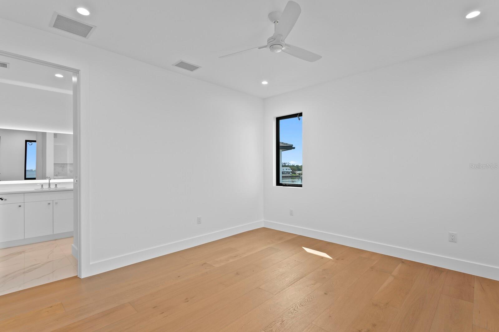 2087 MICHIGAN AVE NE