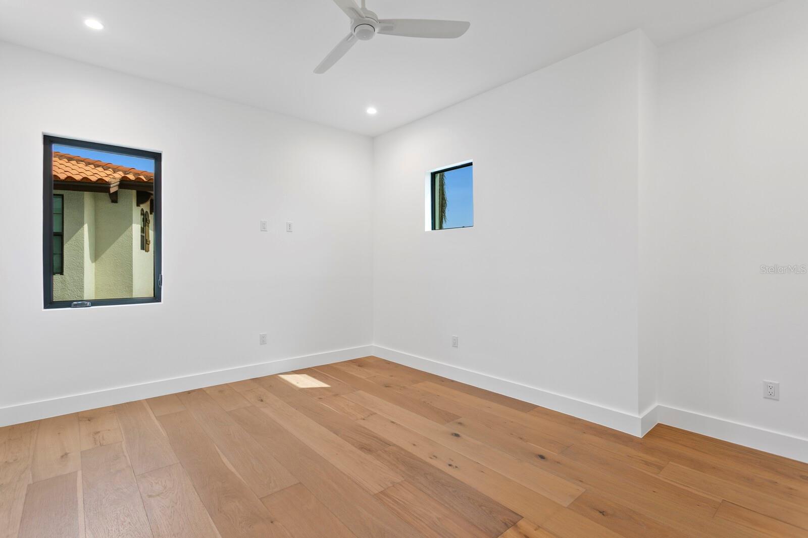 2087 MICHIGAN AVE NE