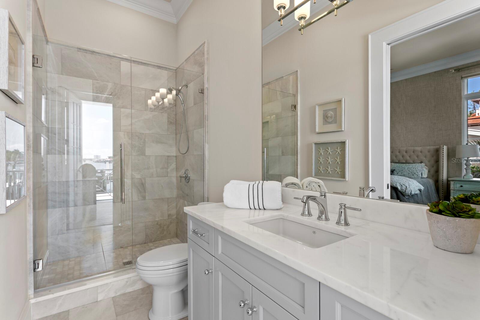 5110 W LONGFELLOW AVE