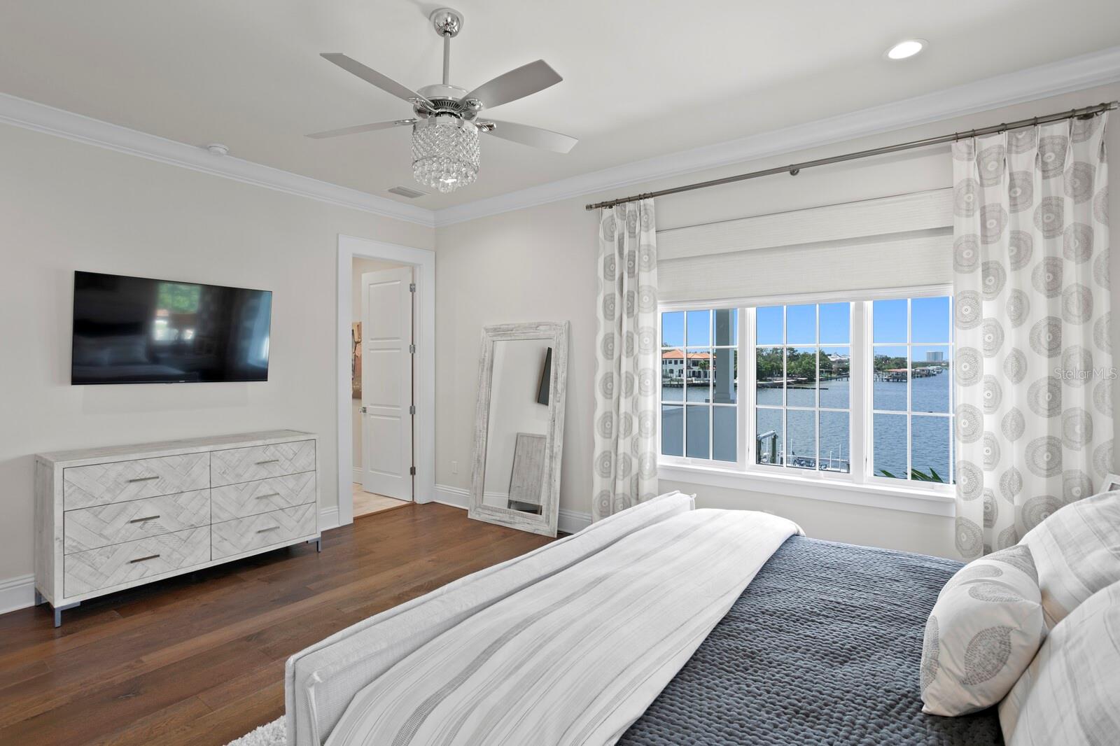 5110 W LONGFELLOW AVE