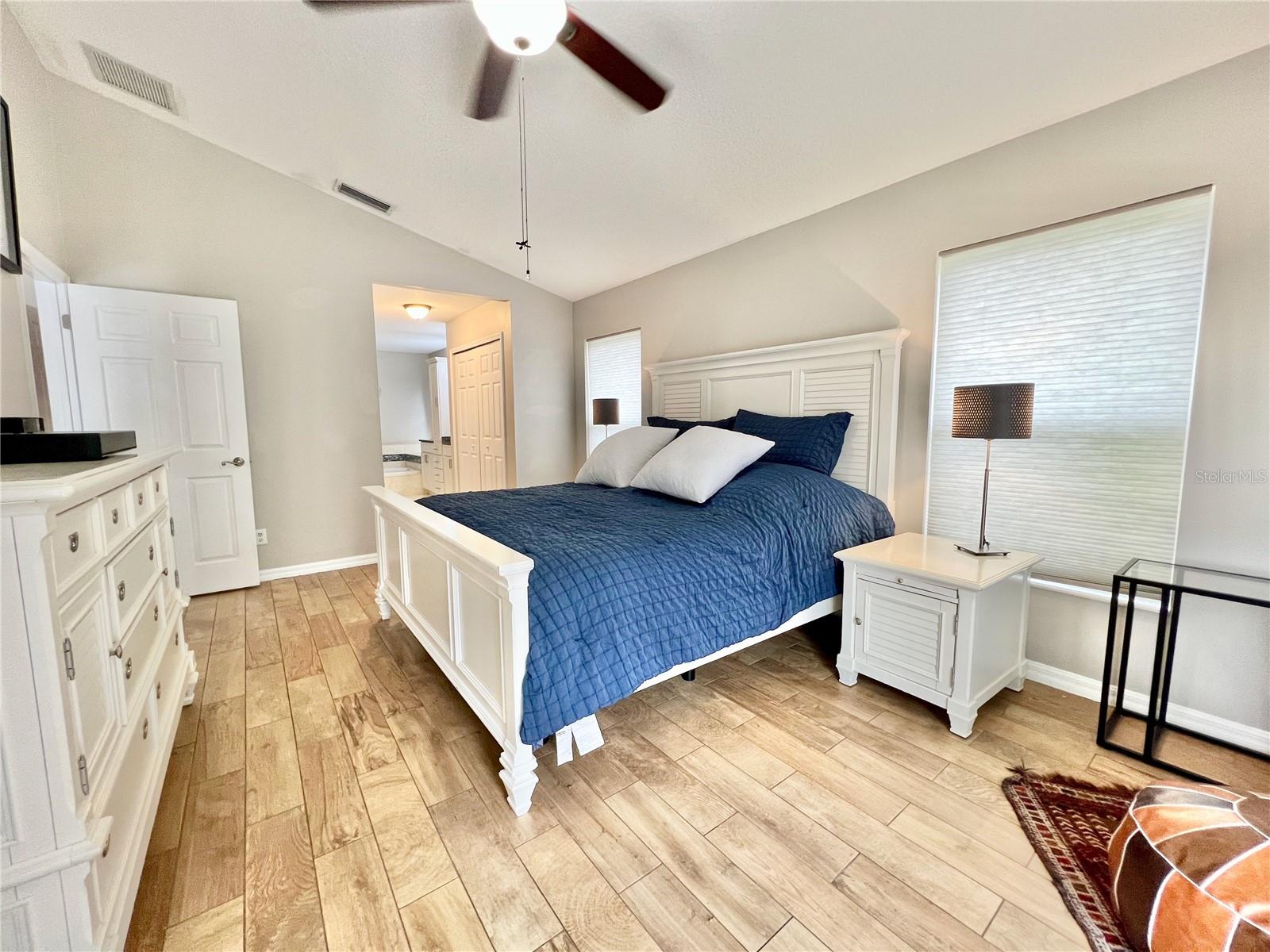 11821 EASTHAMPTON DR