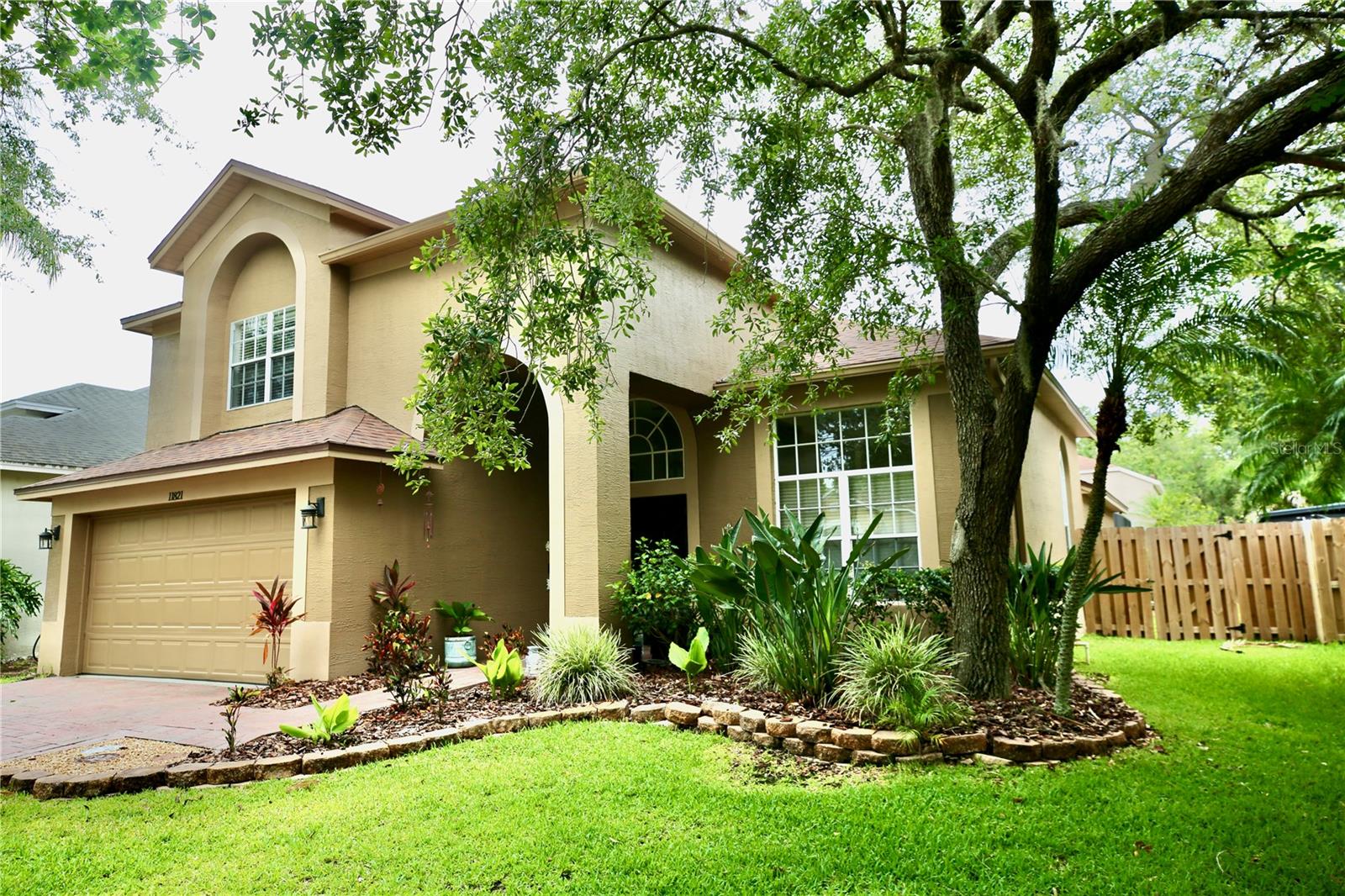 11821 EASTHAMPTON DR