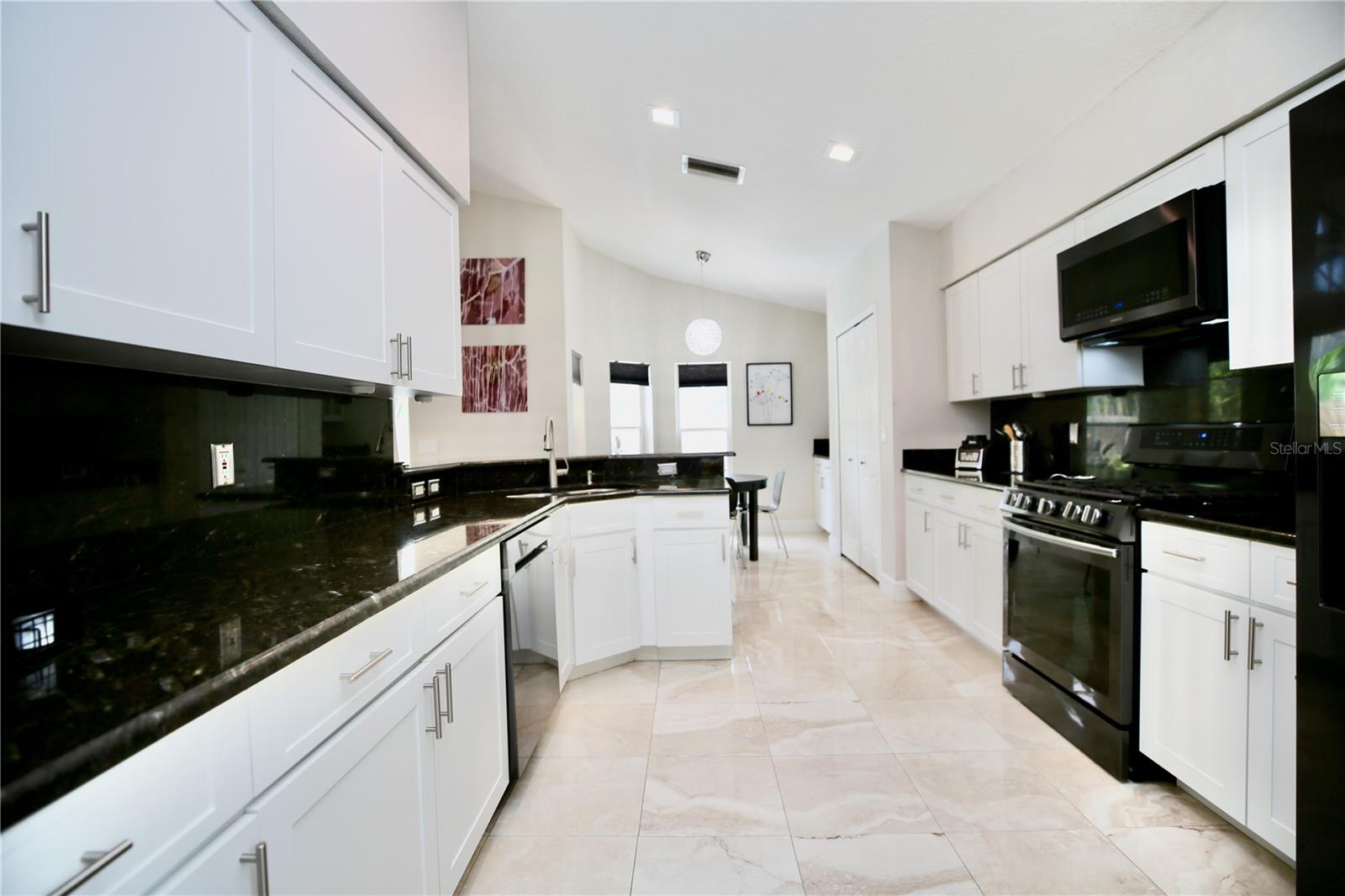 11821 EASTHAMPTON DR