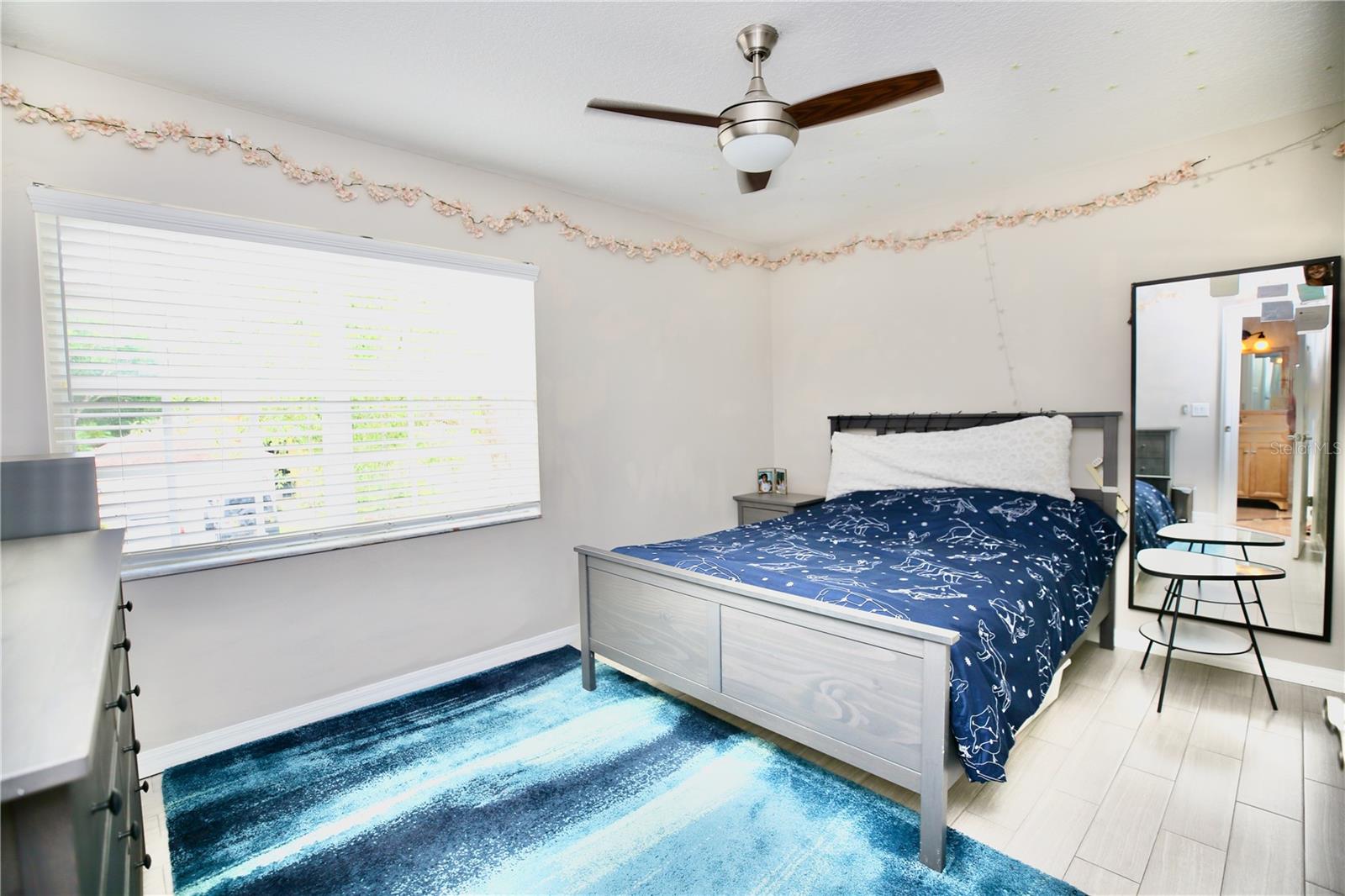 11821 EASTHAMPTON DR