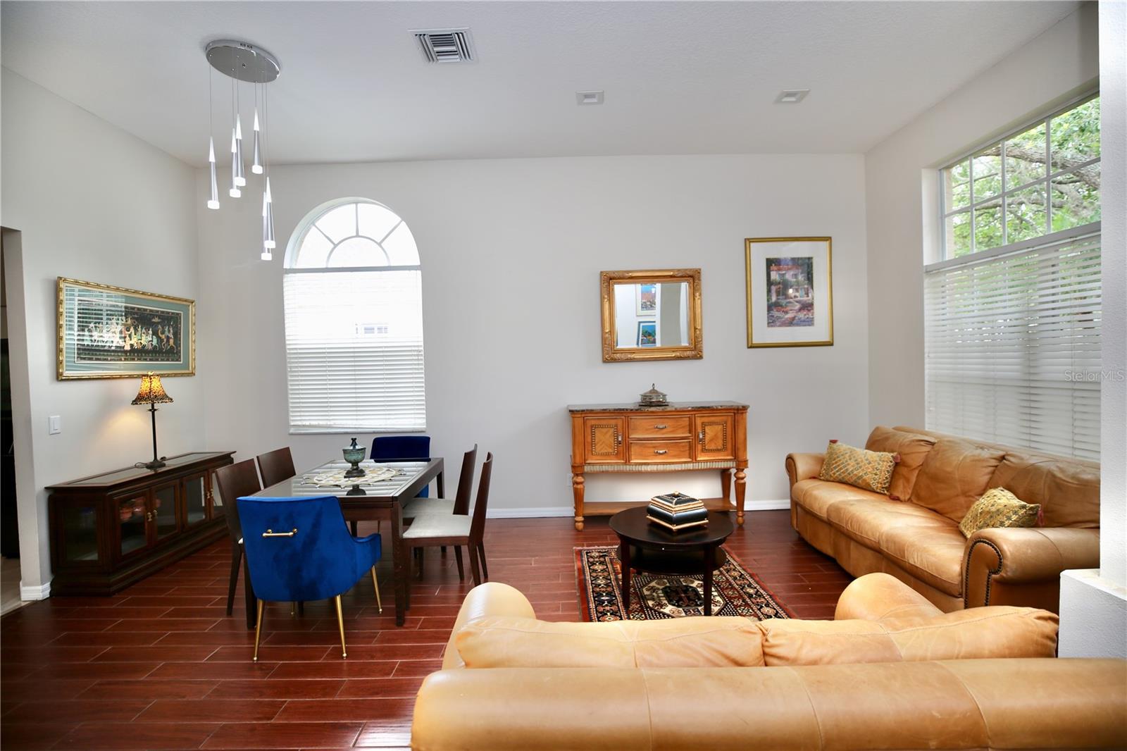 11821 EASTHAMPTON DR