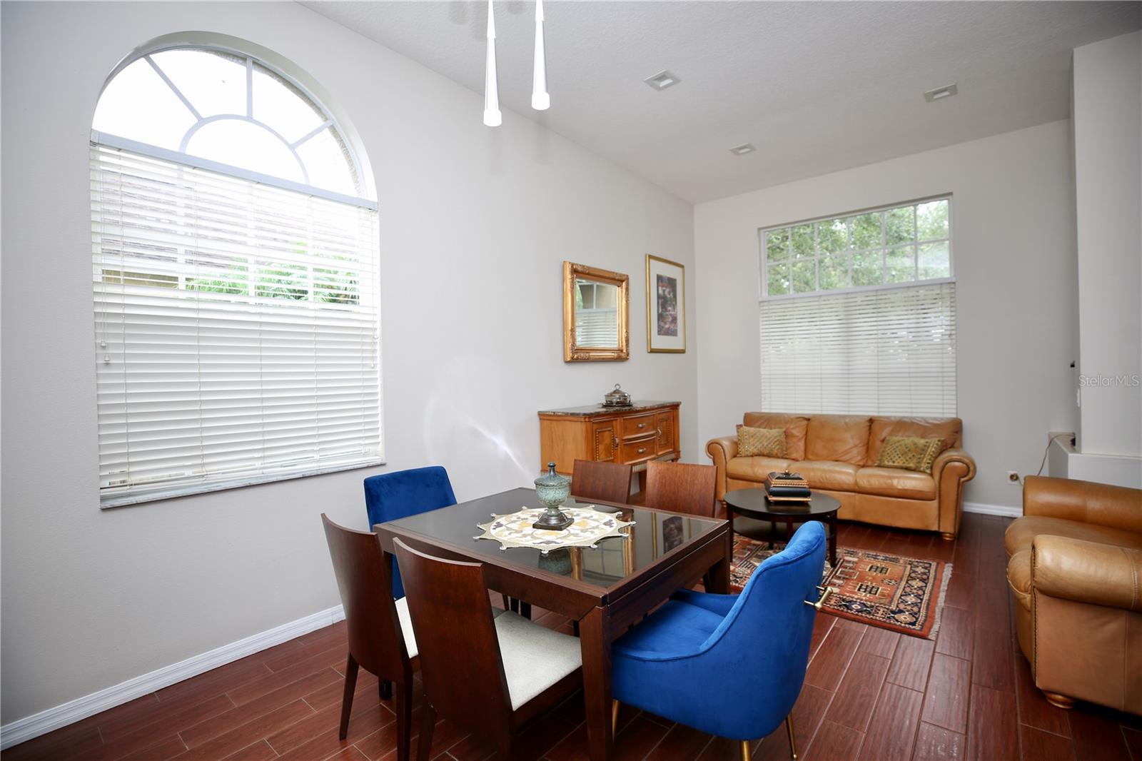 11821 EASTHAMPTON DR