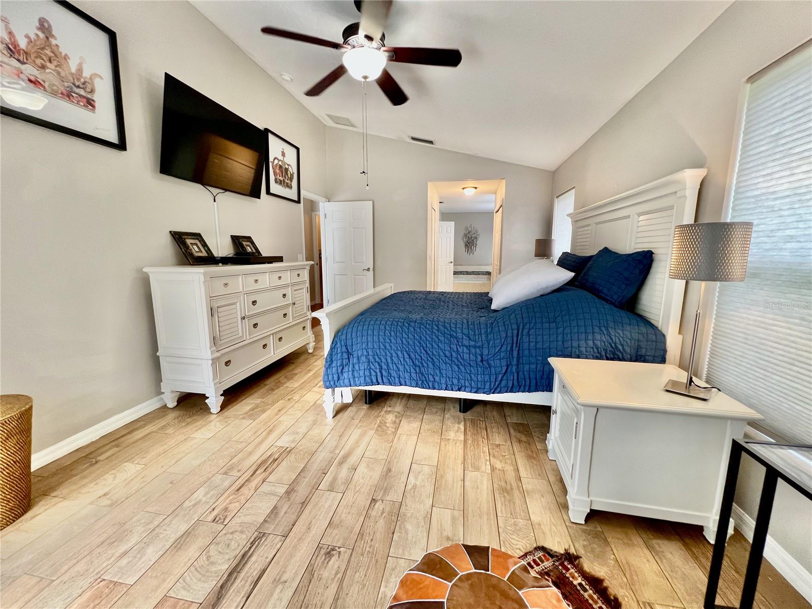 11821 EASTHAMPTON DR