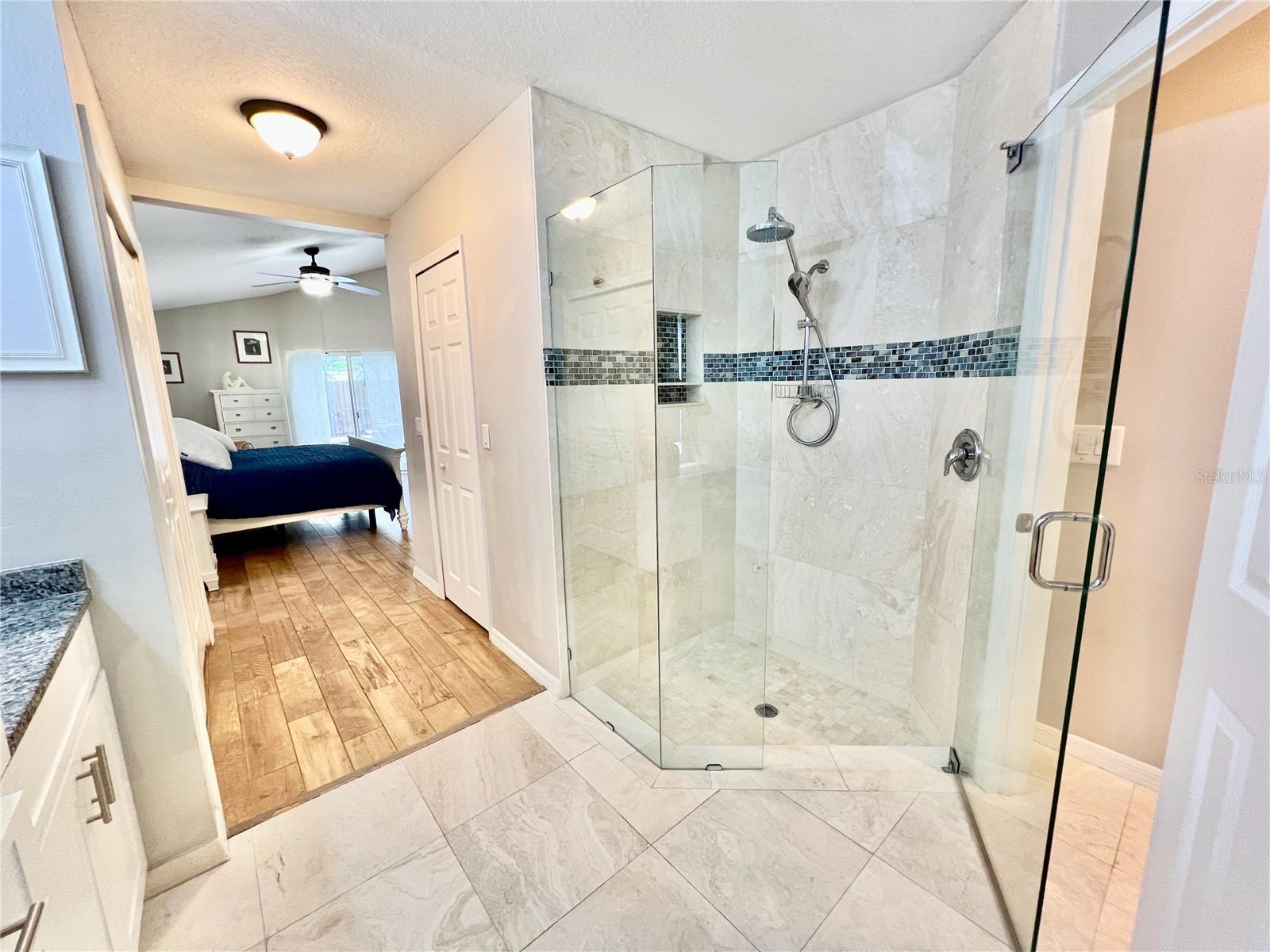 11821 EASTHAMPTON DR