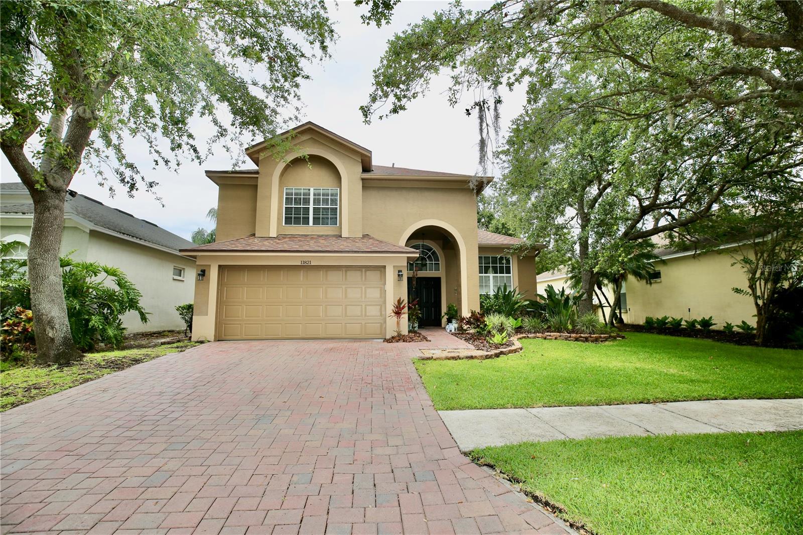 11821 EASTHAMPTON DR