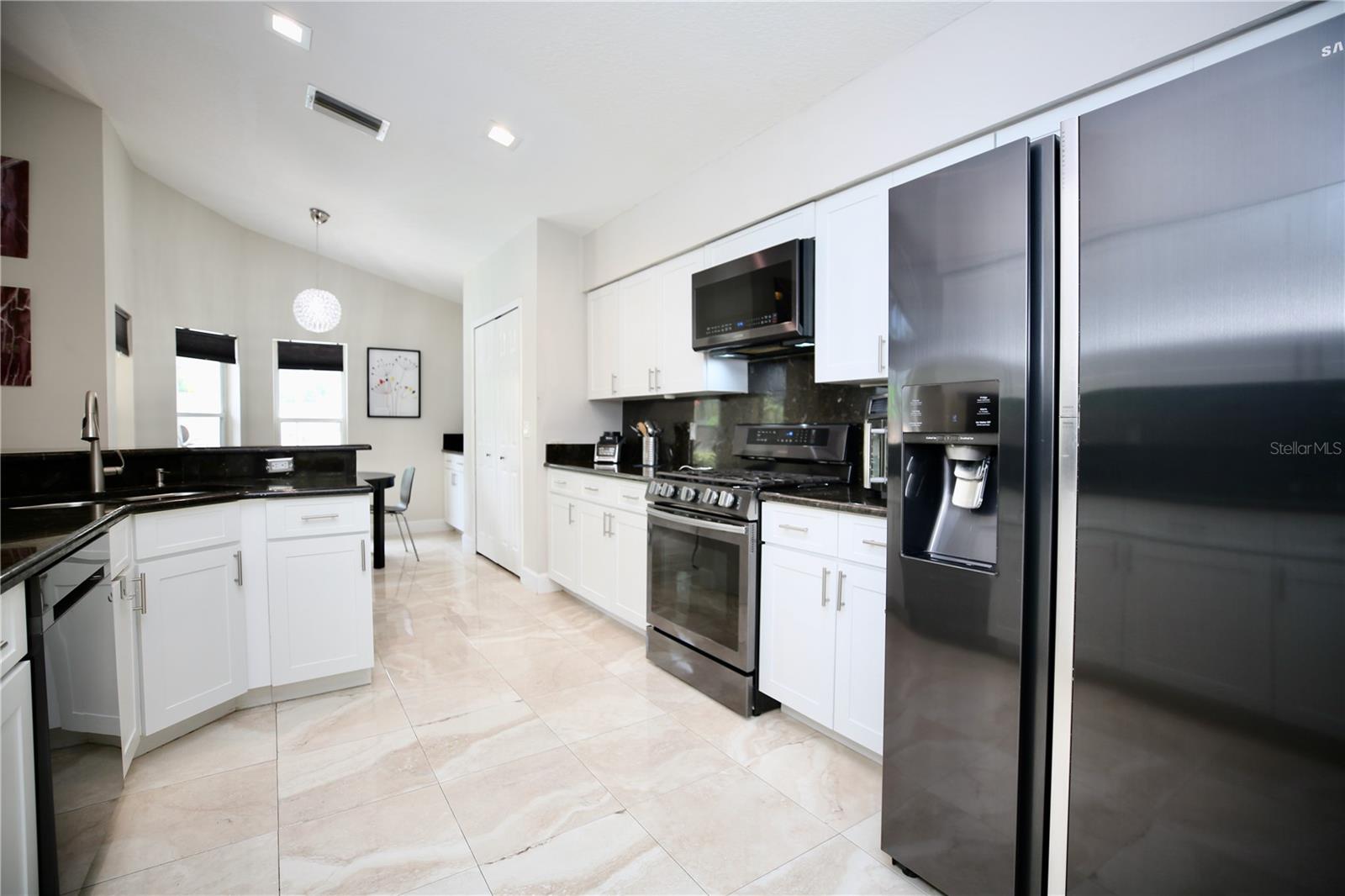 11821 EASTHAMPTON DR