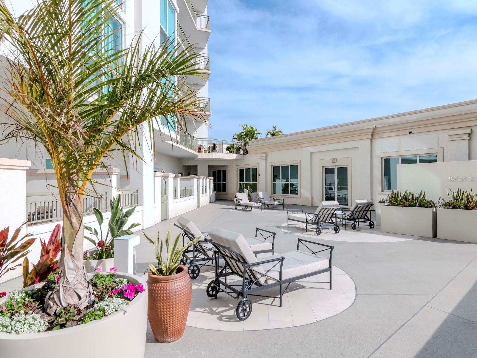 450 KNIGHTS RUN AVE #1003