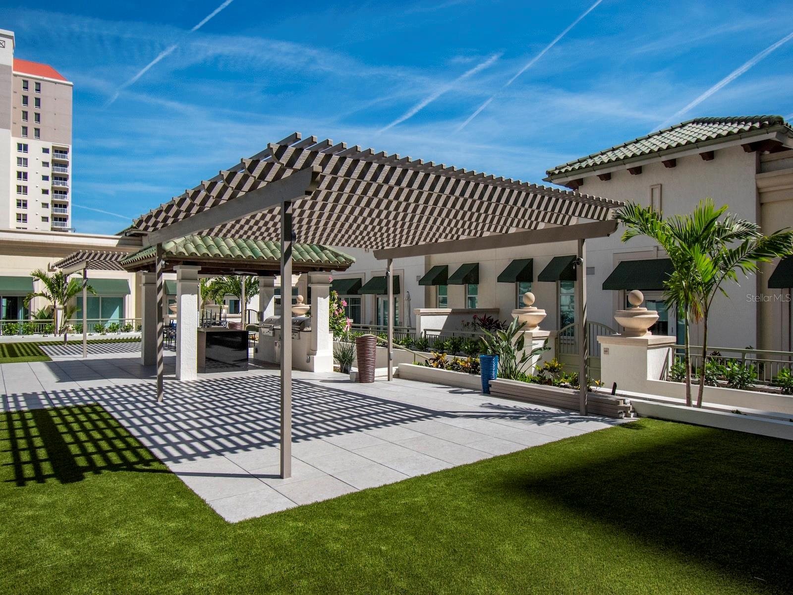 450 KNIGHTS RUN AVE #1003