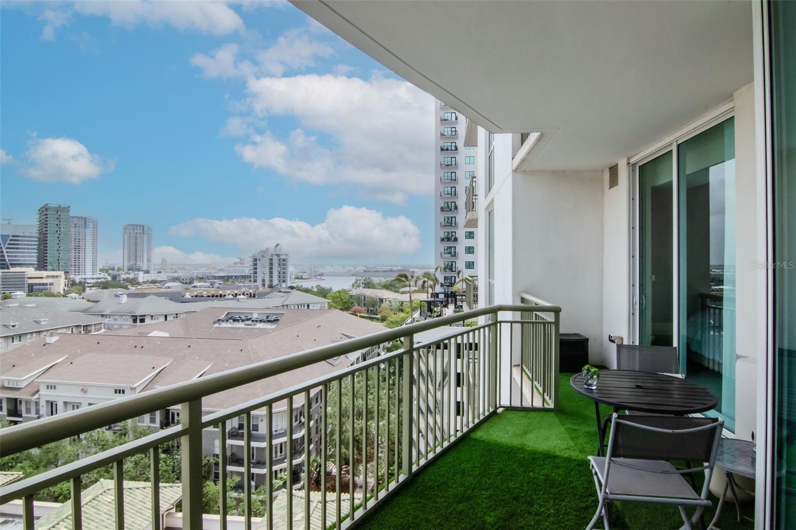 450 KNIGHTS RUN AVE #1003