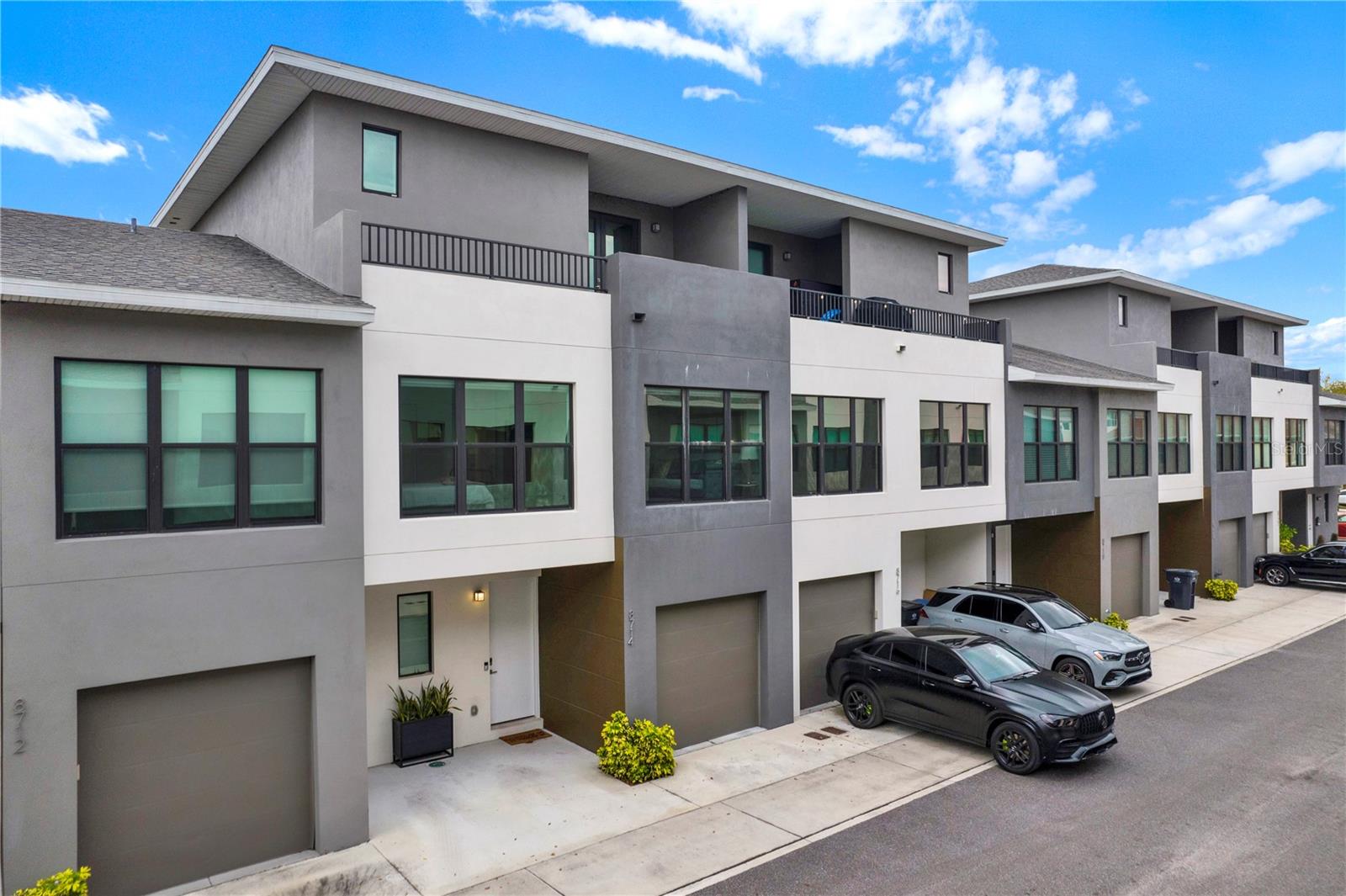 8714 PALM RANCHES PL