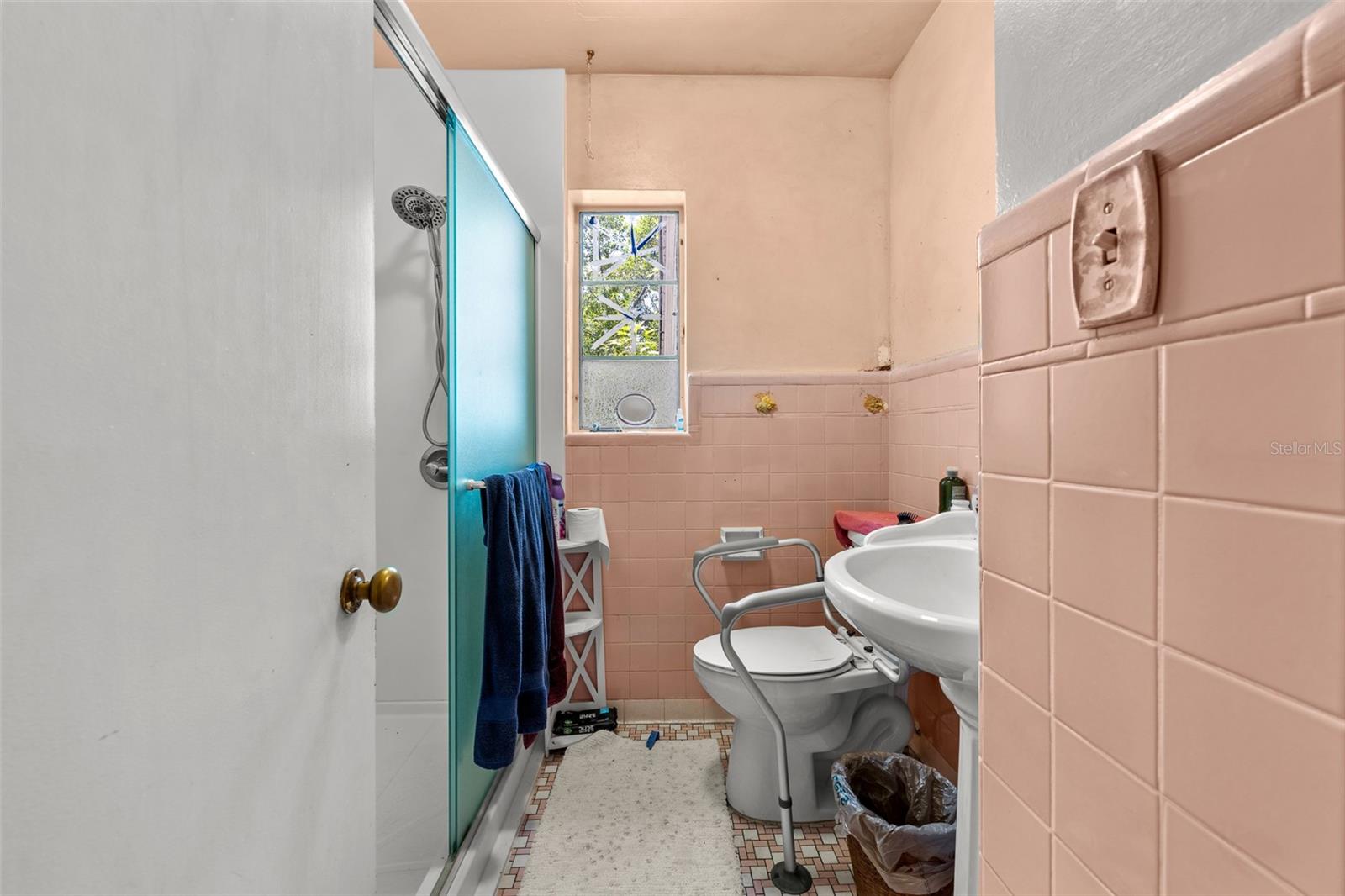 4008 W EL PRADO BLVD