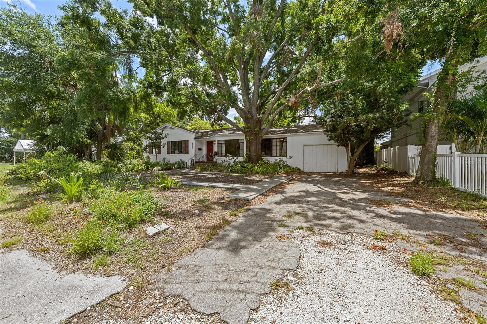 4008 W EL PRADO BLVD