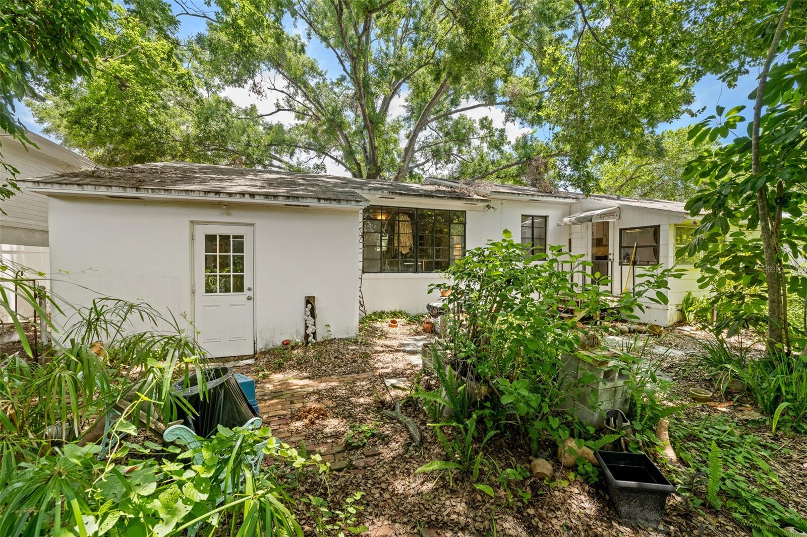 4008 W EL PRADO BLVD