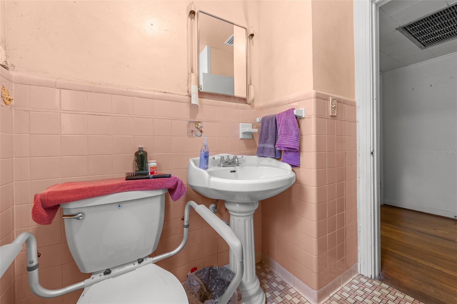 4008 W EL PRADO BLVD