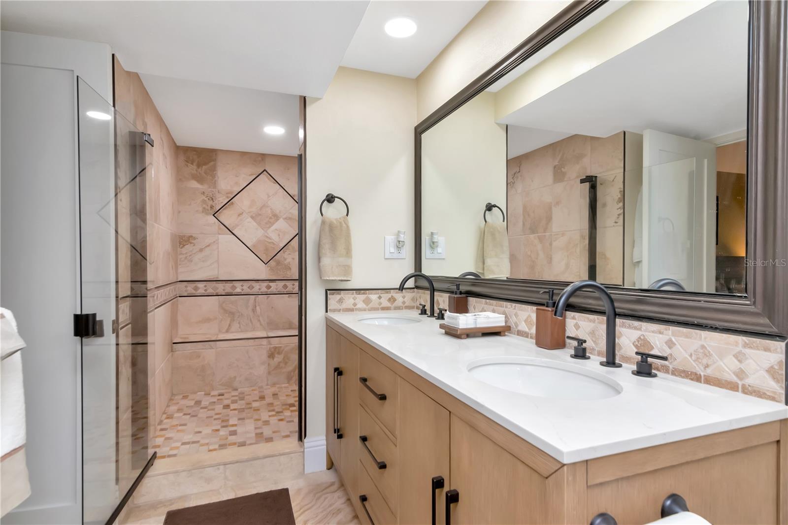 4141 BAYSHORE BLVD #304